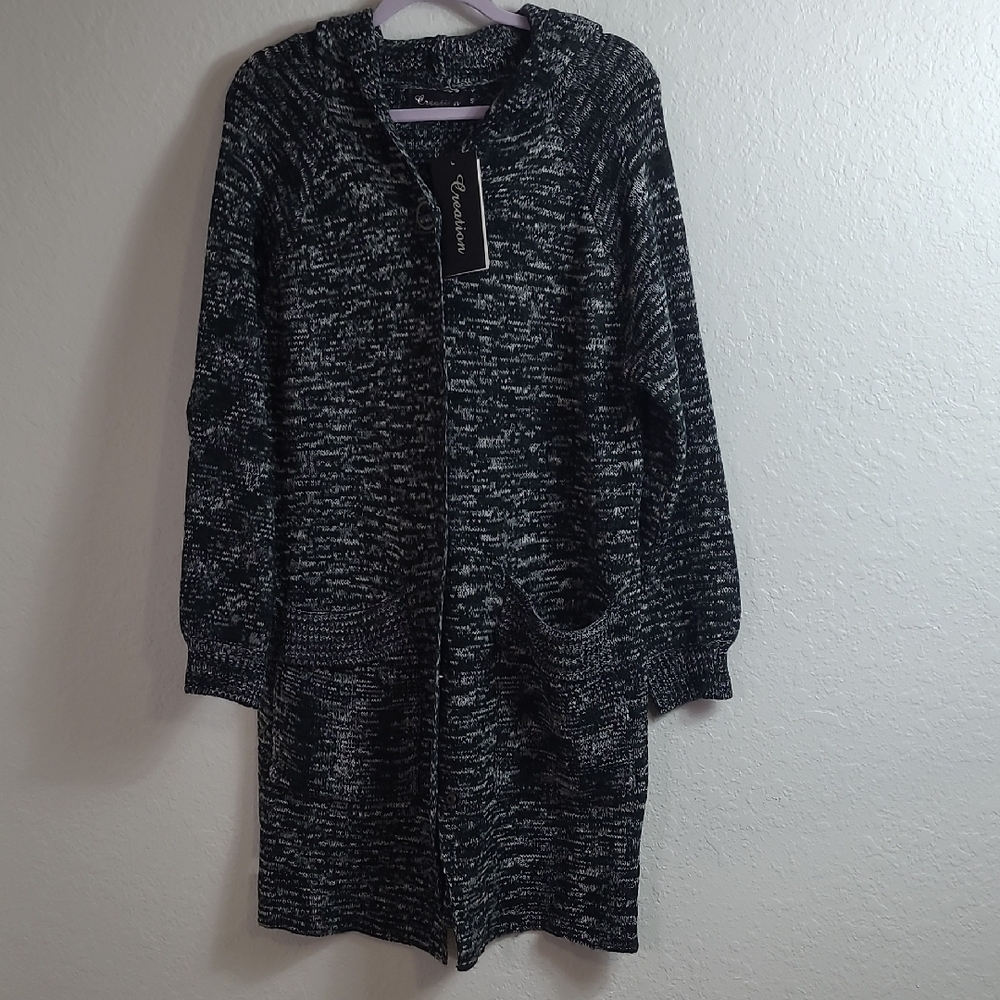 Creation Black and White Women's Sweater Small But Oversized